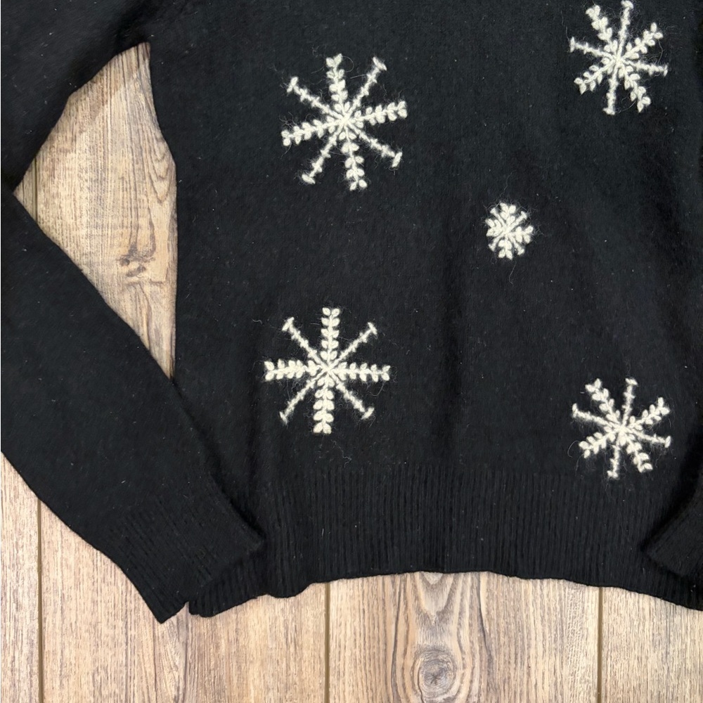 Vintage Black Snowflake Knit Sweater – Wool & Rabbit Hair Blend - Picture 5 of 10